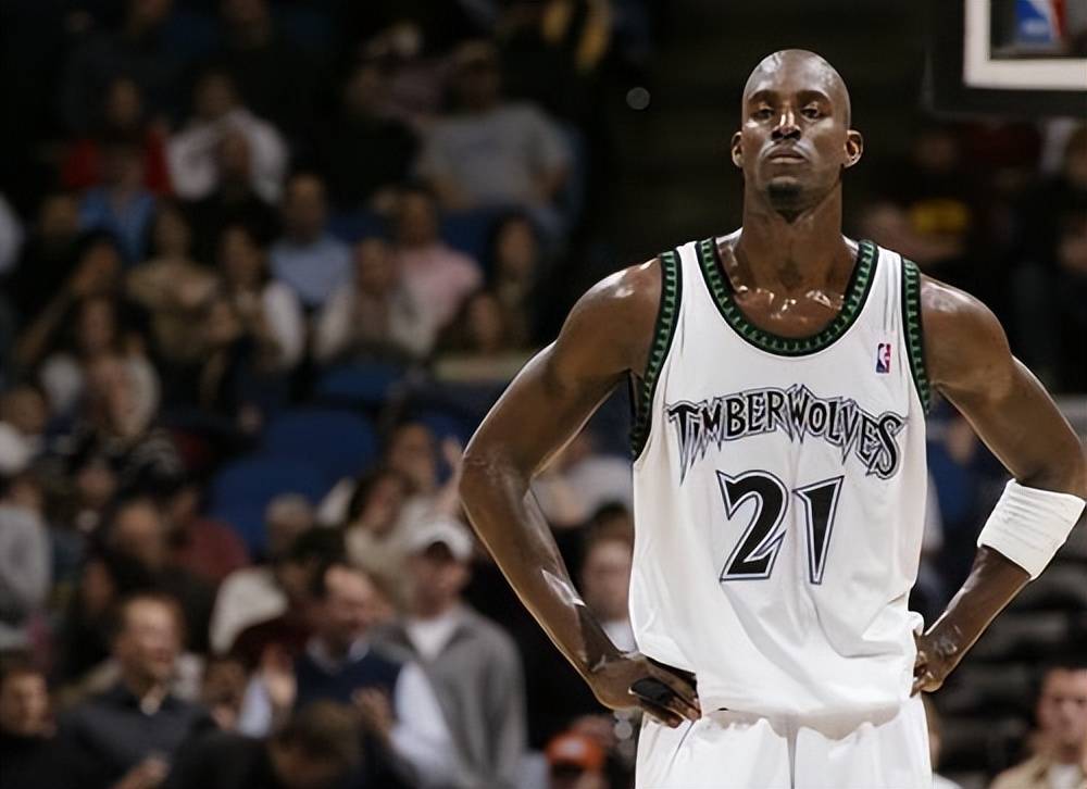 半场：海登海姆1-0法兰克福，阿尔杨-伊布助攻齐夫齐瓦泽破门（半场战报：海登海姆暂1-0领先法兰克福，阿尔杨-伊布助攻齐夫齐瓦泽建功）