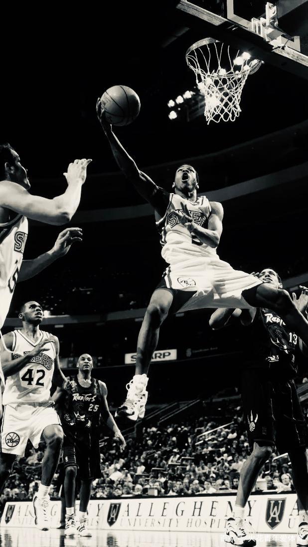 热刺官方：球员将在今天身穿中国香港特别印号球衣出战（热刺官宣：今日球员将穿着中国香港特别版印号球衣出战）