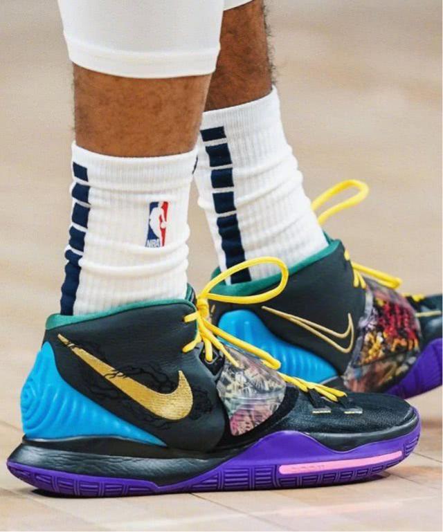 骄傲容易滋生狭隘，亚冠是为国出战，所以这个时候还...（傲气易致狭隘，亚冠承载国家荣誉，此时更应...）