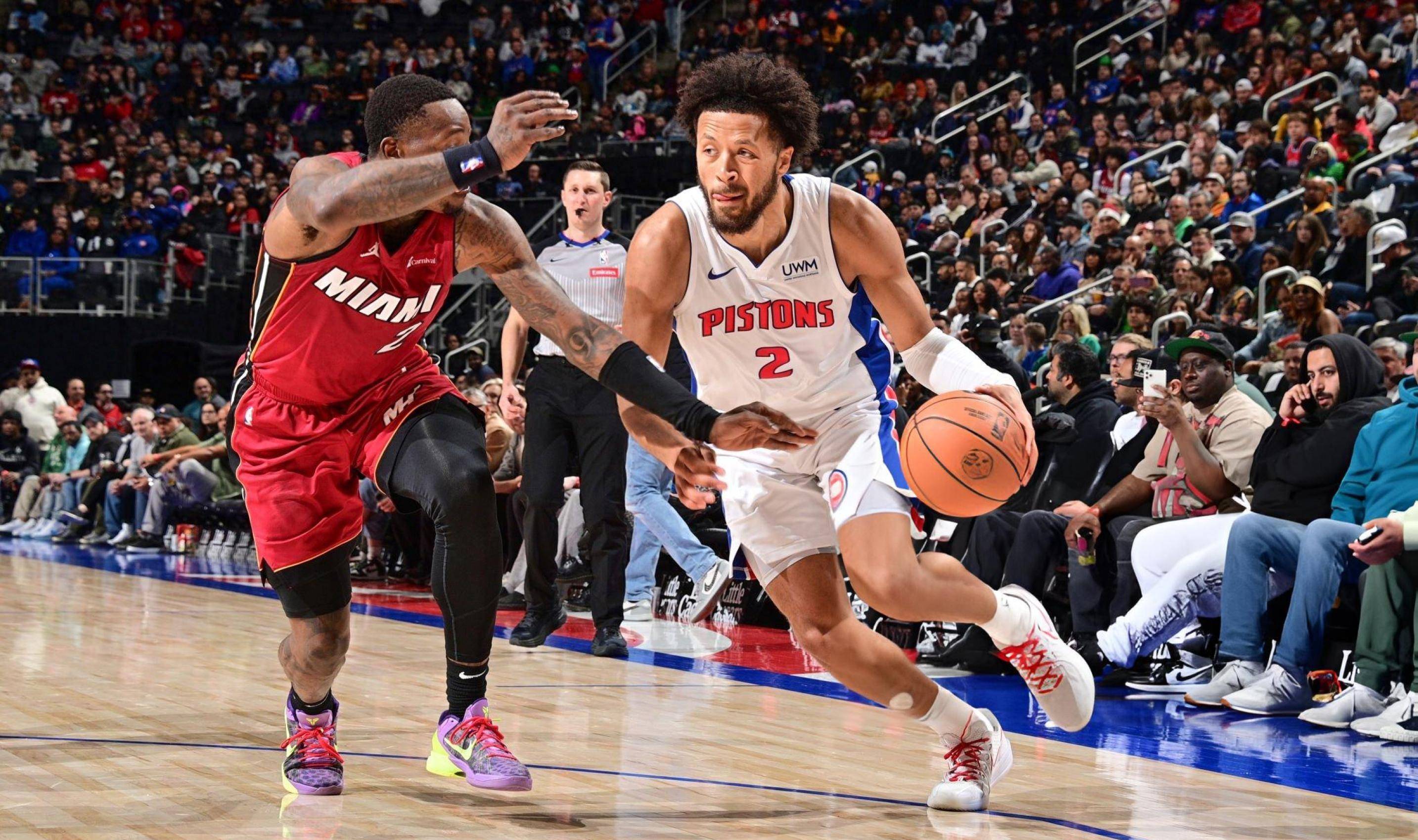 克拉克斯顿赛季第2次三双，本赛季唯二多次拿下三双的中锋（克拉克斯顿本季再拿三双，成为赛季仅两位多次三双的中锋之一）