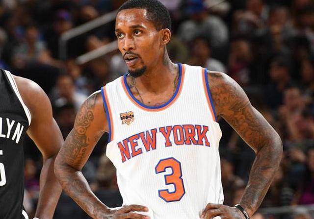 陈威vs柔佛新山半场数据：贡献5次扑救，评分暂为全场最高（陈威半场战柔佛新山：完成5次扑救，评分暂列全场第一）