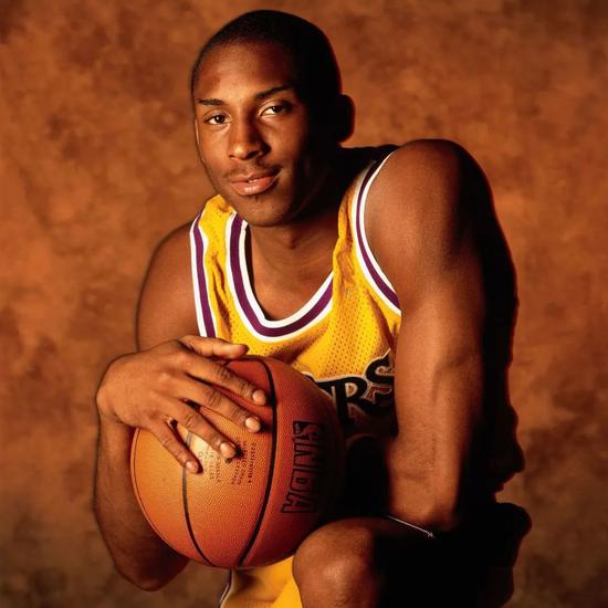 博洛尼亚主帅：拉齐奥少一人踢得也很自信，拿一分很满意了（博洛尼亚主帅：十人拉齐奥仍踢得自信，我们对一分已很满意）