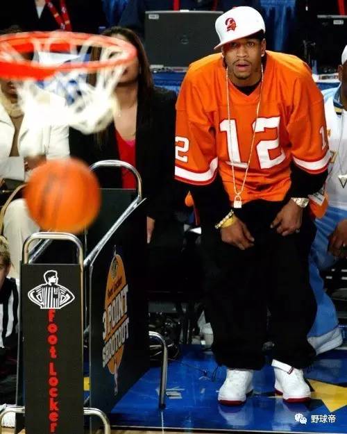 米体：泽林斯基本有望德比首发，但国家队赛后他出现身体问题（米体：泽林斯基预计德比首发，但国家队比赛后出现身体不适）