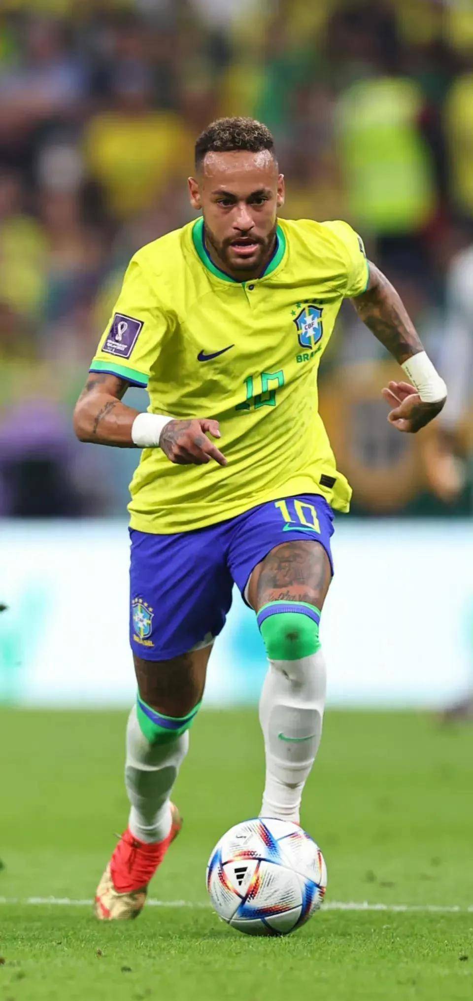 吉拉西多特生涯欧冠已打入15球，队史仅次于罗伊斯和莱万