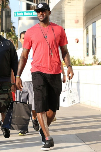 安德里希：边路不施加压力中路不贴防，这相当于邀请拜仁进攻（安德里希：边路缺压迫、中路不贴身，等于向拜仁发出进攻邀请）