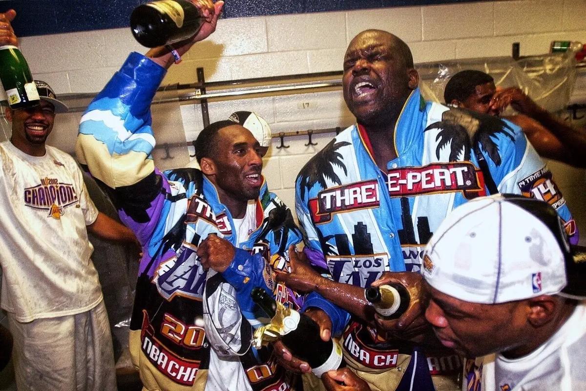 为国征战，感谢有你！国足官方为刚刚退役的尹鸿博送上祝福（尹鸿博正式退役，国足官方致以谢意与祝福）